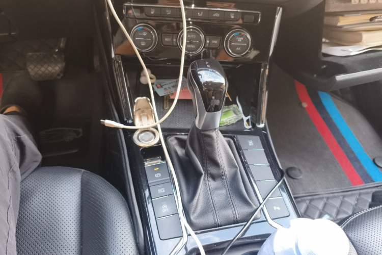 Used Volkswagen Passat 2019 330TSI Luxury Edition China VI Standard Gear Lever