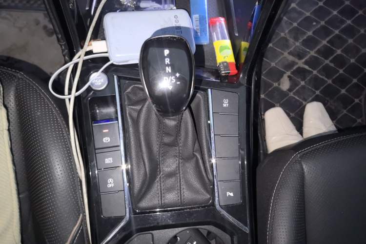 Used Volkswagen Passat 2019 330TSI Luxury Edition China VI Standard Gear Lever