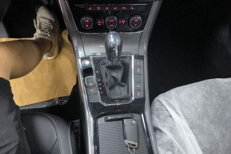Used Volkswagen Passat 2019 330TSI Elite Edition China V Standard Gear Lever