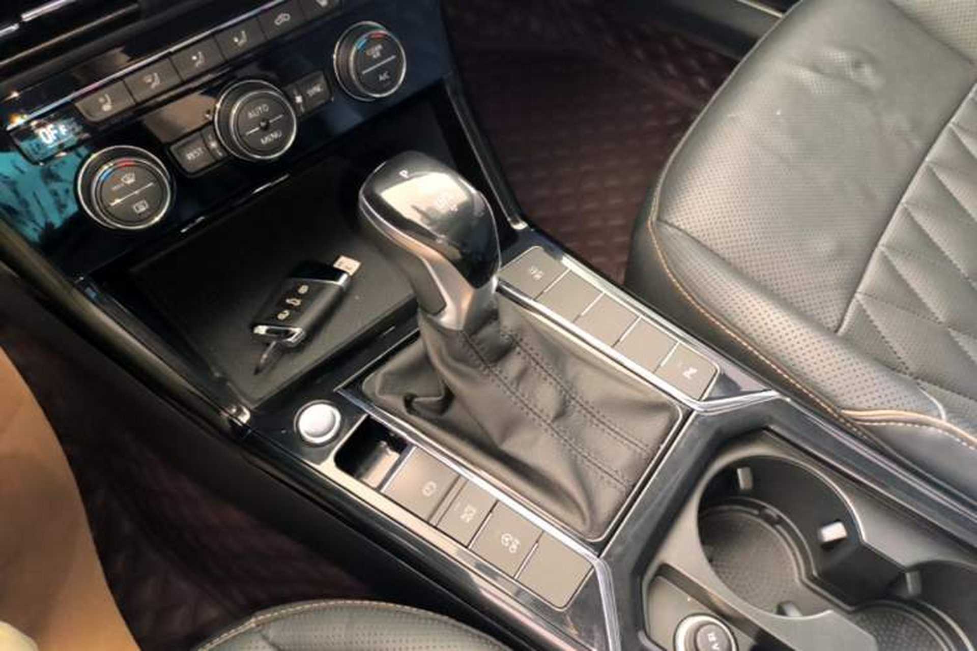 Used Volkswagen Passat 2019 330TSI Luxury Edition China VI Standard Gear Lever
