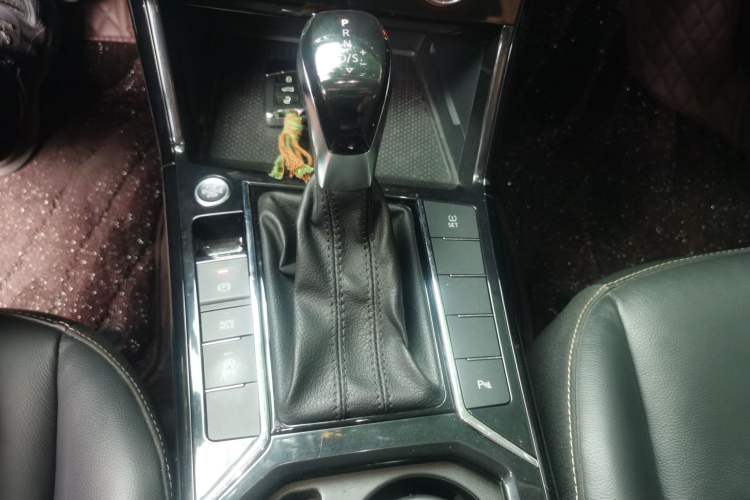 Used Volkswagen Passat 2019 330TSI Elite Edition China VI Gear Lever
