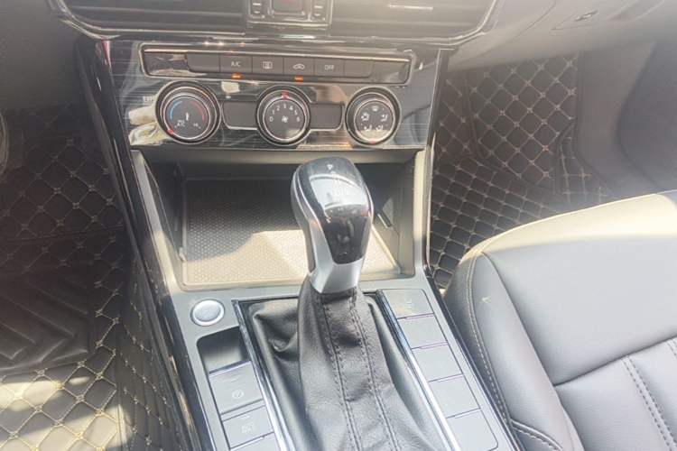 Used Volkswagen Passat 2019 280TSI Business Edition China VI Gear Lever