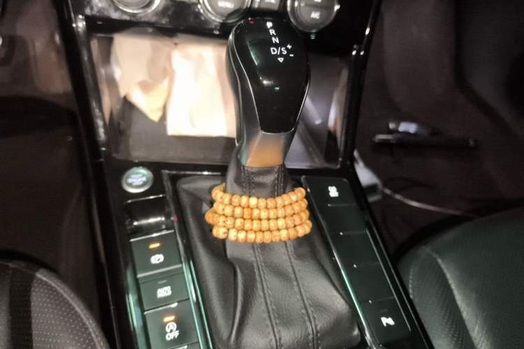 Used Volkswagen Passat 2019 330TSI Luxury Edition China VI Standard Gear Lever