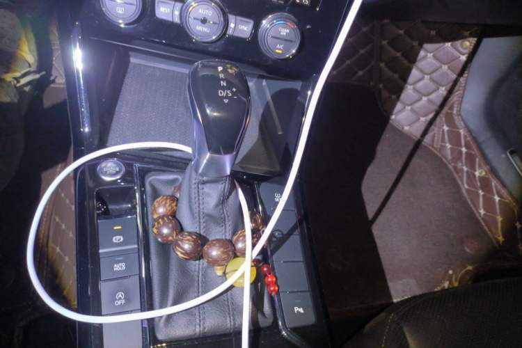 Used Volkswagen Passat 2019 330TSI Luxury Edition China VI Standard Gear Lever