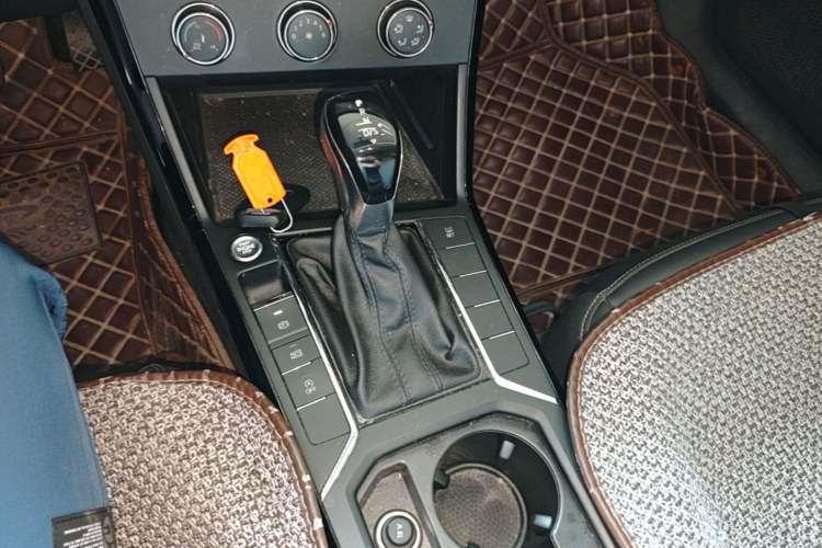 Used Volkswagen Passat 2019 280TSI Business Edition China VI Gear Lever