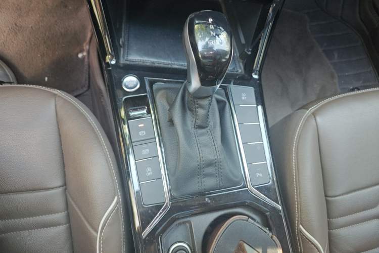 Used Volkswagen Passat 2019 330TSI Elite Edition China VI Gear Lever