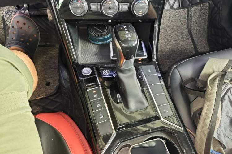 Used Volkswagen Passat 2019 330TSI Elite Edition China VI Gear Lever