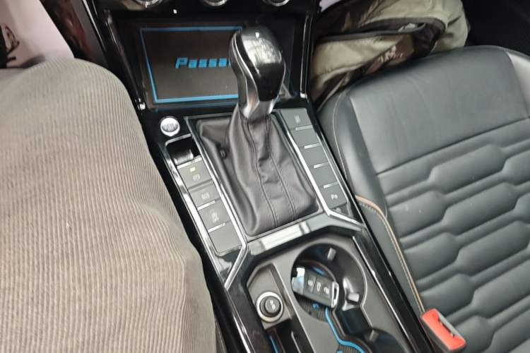 Used Volkswagen Passat 2019 330TSI Elite Edition China VI Gear Lever