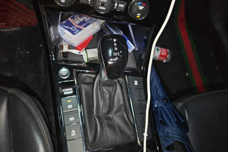 Used Volkswagen Passat 2019 330TSI Elite Edition China VI Gear Lever