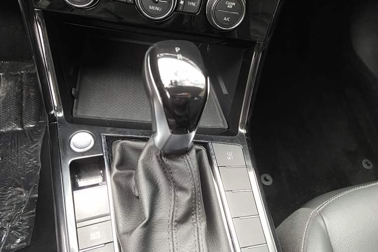 Used Volkswagen Passat 2019 330TSI Elite Edition China VI Gear Lever