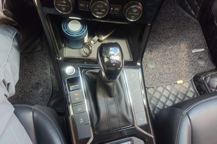 Used Volkswagen Passat 2019 330TSI Elite Edition China VI Gear Lever