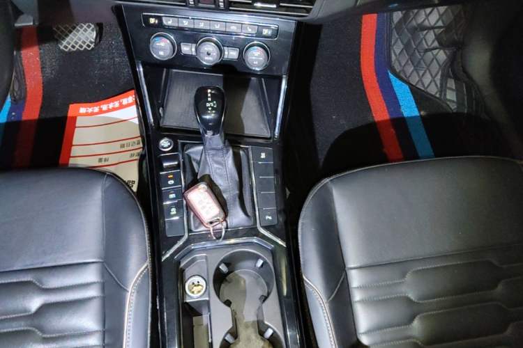 Used Volkswagen Passat 2019 330TSI Elite Edition China VI Gear Lever