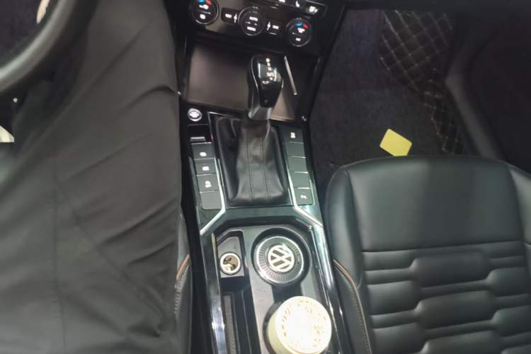 Used Volkswagen Passat 2019 330TSI Elite Edition China VI Gear Lever