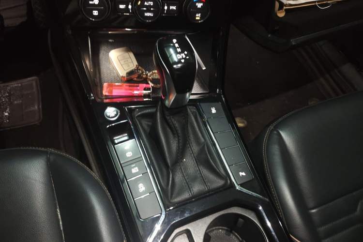 Used Volkswagen Passat 2019 330TSI Elite Edition China VI Gear Lever
