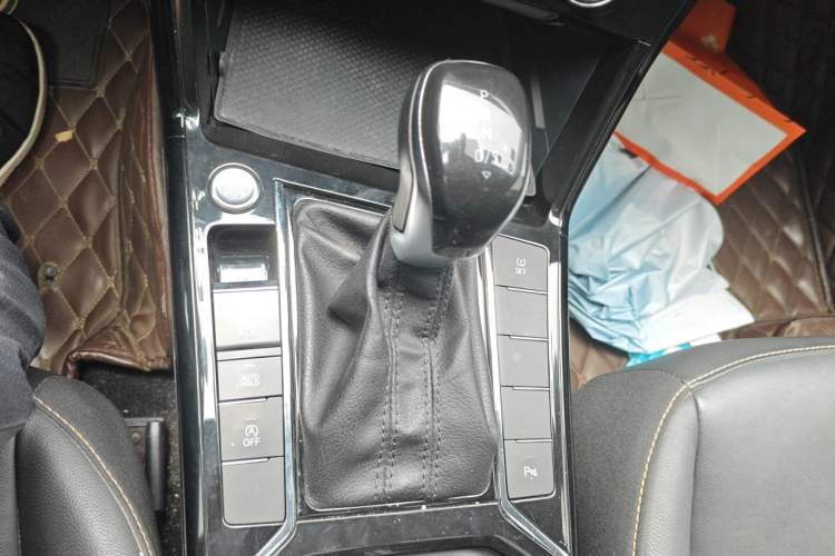 Used Volkswagen Passat 2019 330TSI Elite Edition China VI Gear Lever