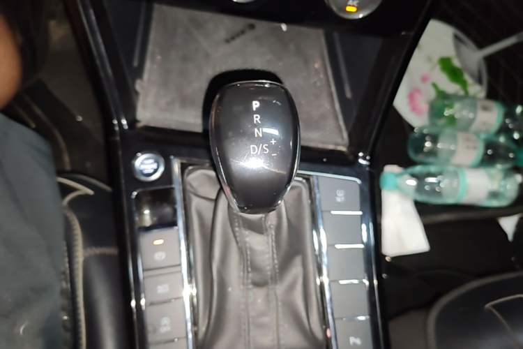 Used Volkswagen Passat 2019 280TSI Elite Edition China VI Standard Gear Lever