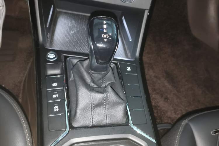 Used Volkswagen Passat 2019 280TSI Business Edition China VI Gear Lever
