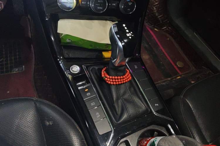 Used Volkswagen Passat 2019 330TSI Luxury Edition China VI Standard Gear Lever