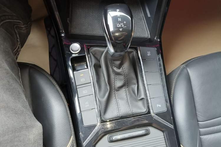 Used Volkswagen Passat 2019 330TSI Elite Edition China V Standard Gear Lever