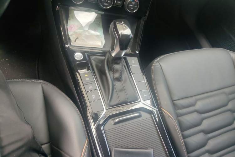 Used Volkswagen Passat 2019 330TSI Elite Edition China VI Gear Lever