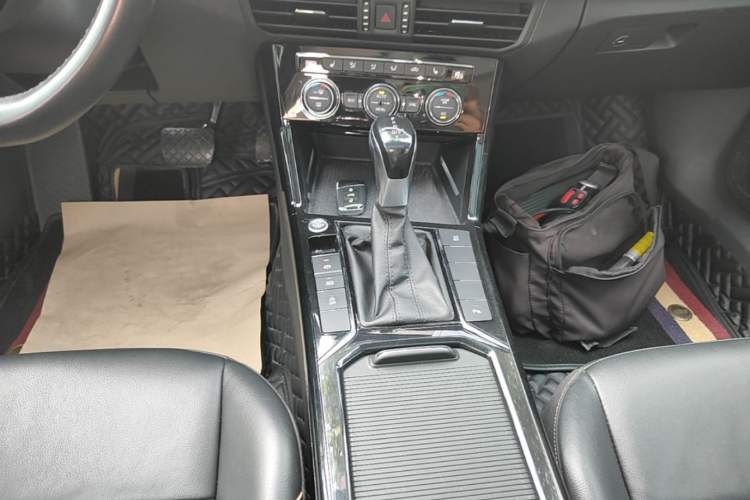 Used Volkswagen Passat 2019 330TSI Elite Edition China VI Gear Lever