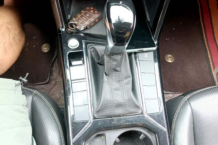 Used Volkswagen Passat 2019 330TSI Luxury Edition China VI Standard Gear Lever