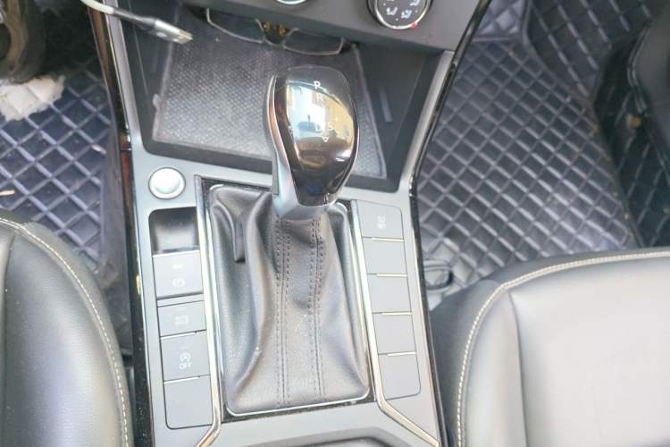 Used Volkswagen Passat 2019 280TSI Business Edition China VI Gear Lever