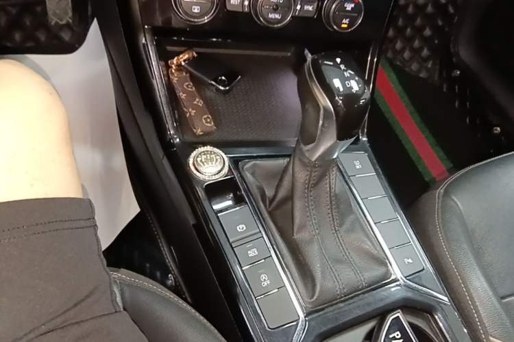 Used Volkswagen Passat 2019 280TSI Elite Edition China VI Standard Gear Lever