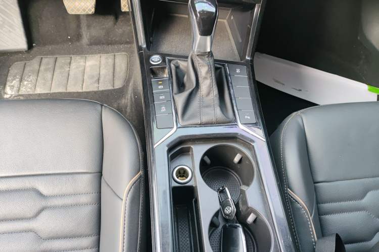 Used Volkswagen Passat 2019 330TSI Elite Edition China VI Gear Lever