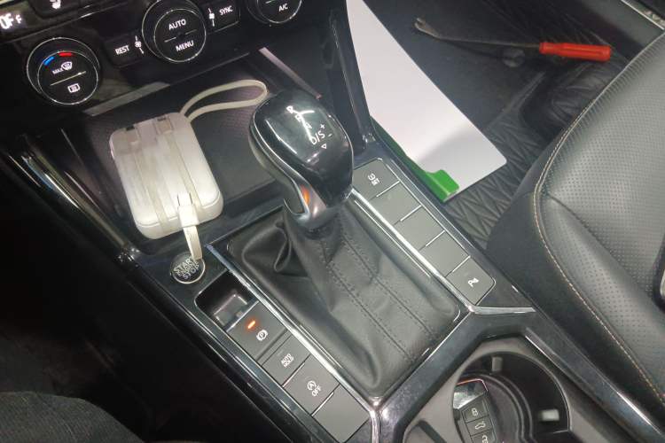 Used Volkswagen Passat 2019 330TSI Luxury Edition China V Standard Gear Lever
