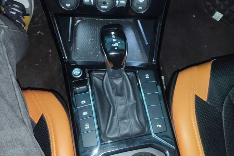 Used Volkswagen Passat 2019 330TSI Elite Edition China VI Gear Lever