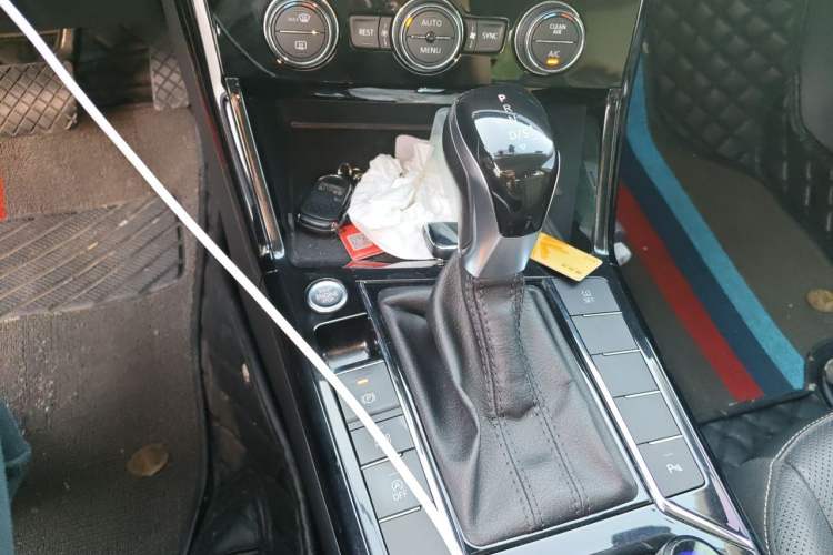 Used Volkswagen Passat 2019 330TSI Luxury Edition China VI Standard Gear Lever