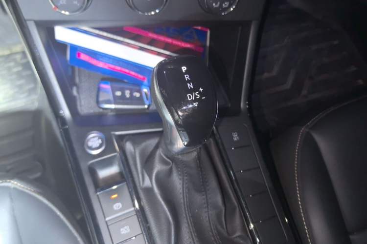 Used Volkswagen Passat 2019 280TSI Business Edition China VI Gear Lever