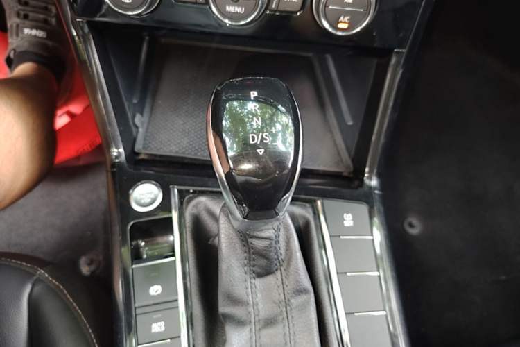 Used Volkswagen Passat 2019 330TSI Elite Edition China VI Gear Lever