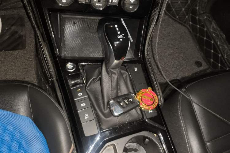 Used Volkswagen Passat 2019 330TSI Elite Edition China VI Gear Lever