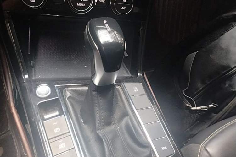 Used Volkswagen Passat 2019 330TSI Elite Edition China VI Gear Lever