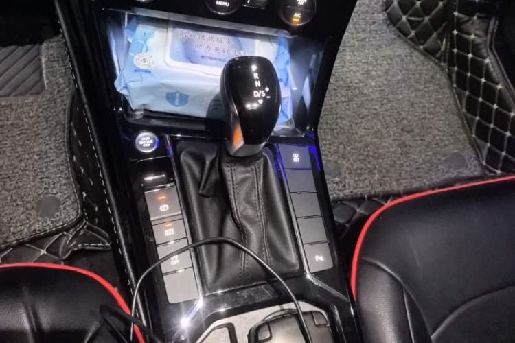 Used Volkswagen Passat 2019 330TSI Luxury Edition China VI Standard Gear Lever