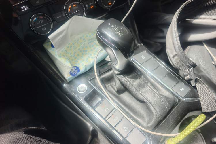 Used Volkswagen Passat 2019 280TSI Elite Edition China VI Standard Gear Lever