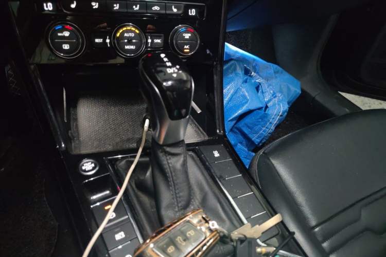 Used Volkswagen Passat 2019 330TSI Elite Edition China VI Gear Lever