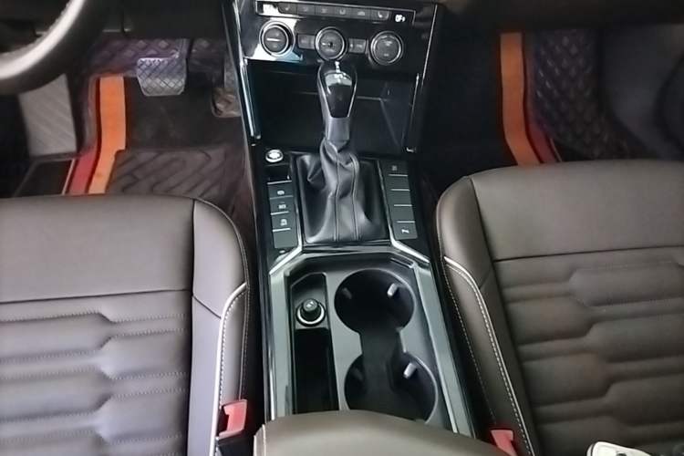 Used Volkswagen Passat 2019 330TSI Elite Edition China VI Gear Lever