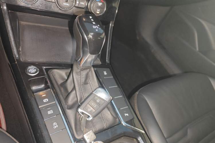 Used Volkswagen Passat 2019 330TSI Elite Edition China VI Gear Lever