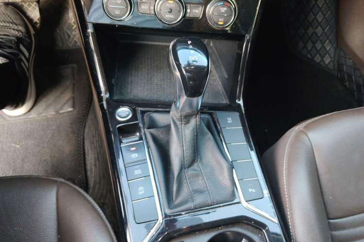 Used Volkswagen Passat 2019 330TSI Elite Edition China V Standard Gear Lever