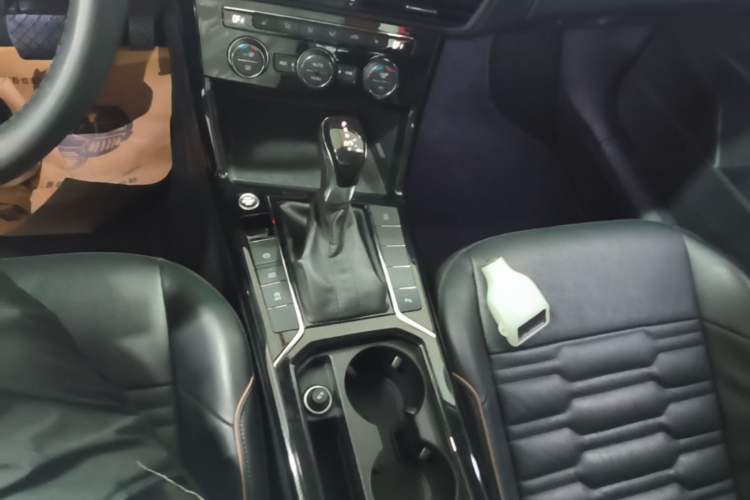 Used Volkswagen Passat 2019 330TSI Elite Edition China VI Gear Lever