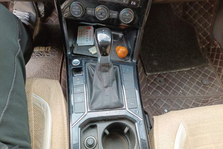 Used Volkswagen Passat 2019 330TSI Luxury Edition China VI Standard Gear Lever