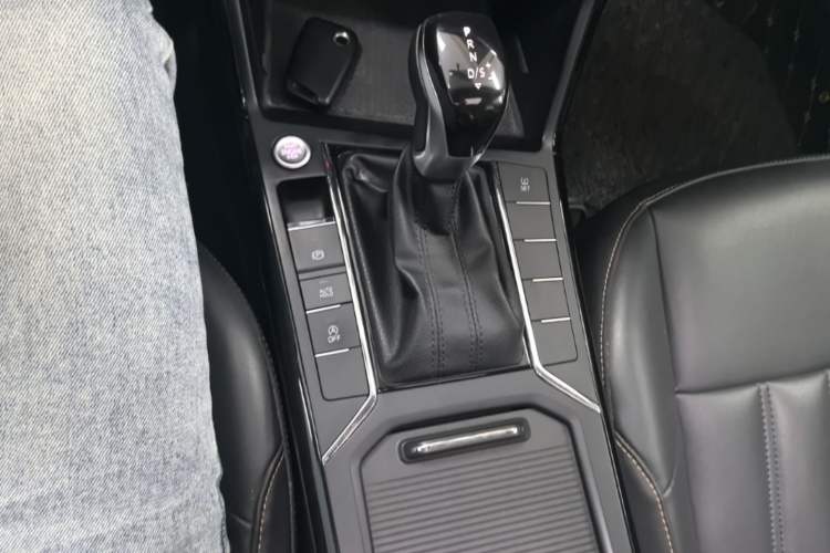 Used Volkswagen Passat 2019 280TSI Business Edition China VI Gear Lever