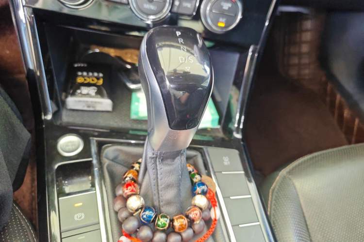 Used Volkswagen Passat 2019 330TSI Luxury Edition China VI Standard Gear Lever