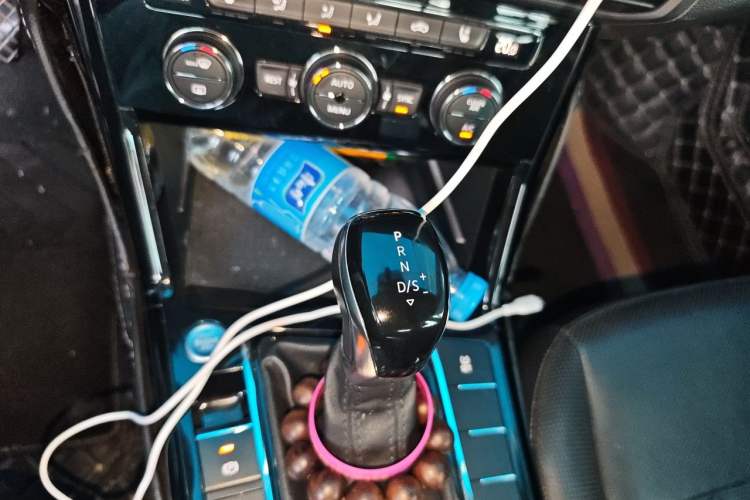 Used Volkswagen Passat 2019 330TSI Luxury Edition China VI Standard Gear Lever