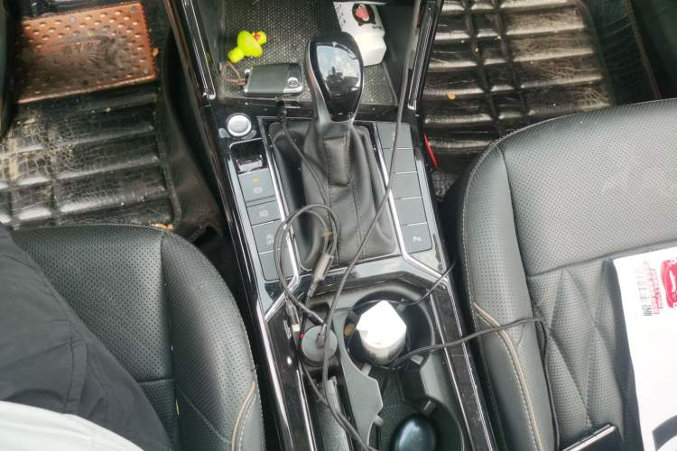 Used Volkswagen Passat 2019 330TSI Luxury Edition China VI Standard Gear Lever