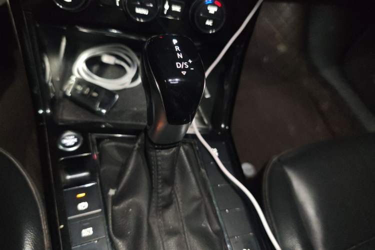 Used Volkswagen Passat 2019 330TSI Elite Edition China VI Gear Lever
