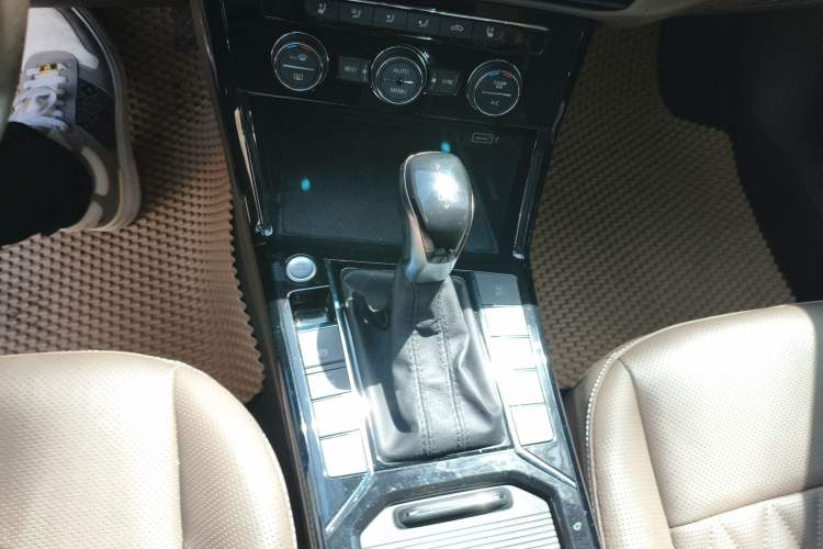 Used Volkswagen Passat 2019 330TSI Prestige Edition China V Standard Gear Lever